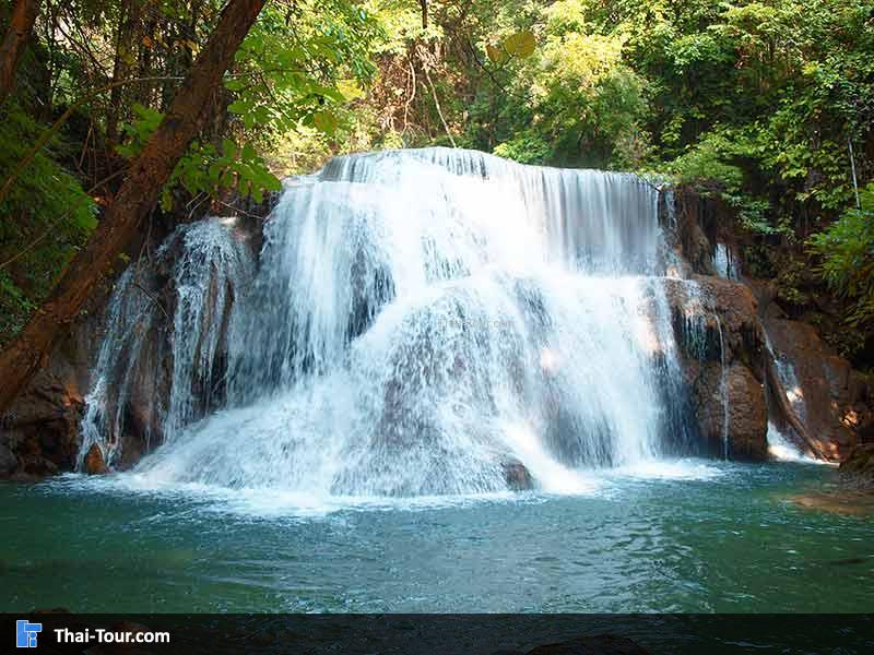 น้ำตกห้วยขมิ้นจุดนี้ถือว่าเป็นจุดที่สวยเลยทีเดียว แต่จำชั้นไม่ได้ว่าชั้นเท่าไหร่
