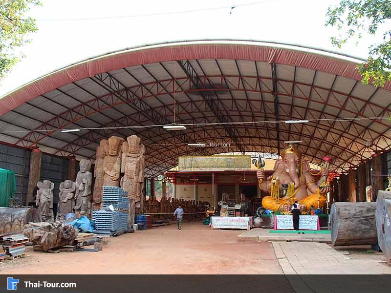 บริเวณด้านหน้าของวัดเมตตาธรรมโพธิญาณ