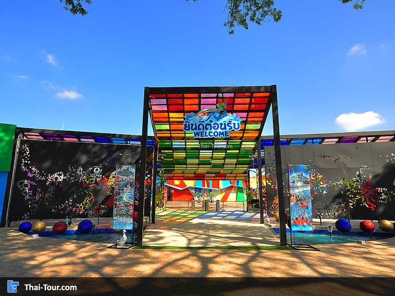 ป้ายด้านหน้า ประตูทางเข้า