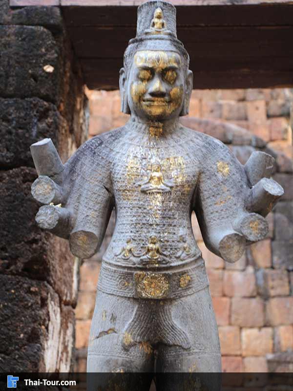 ปรางค์ประธาน อุทยานประวัติศาสตร์เมืองสิงห์