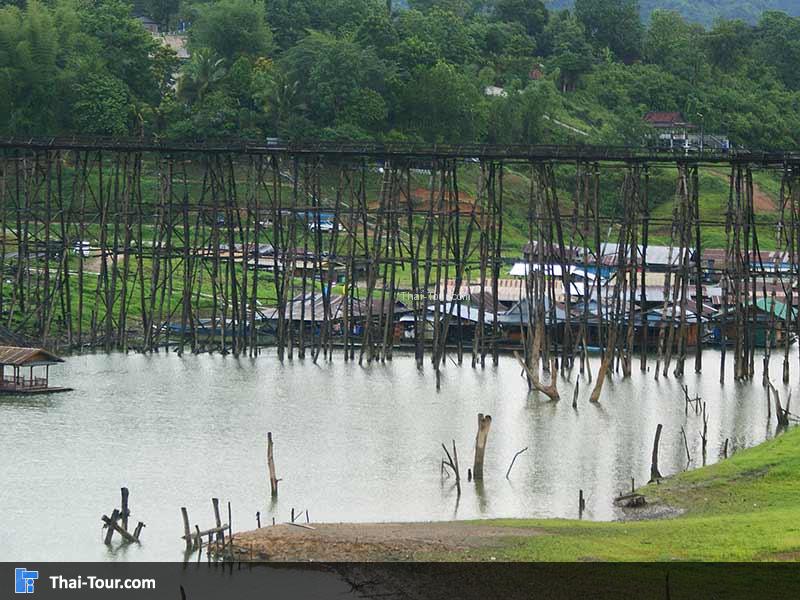 เข้ามาใกล้สะพานหน่อย น้ำกำลังแห้งพอดี