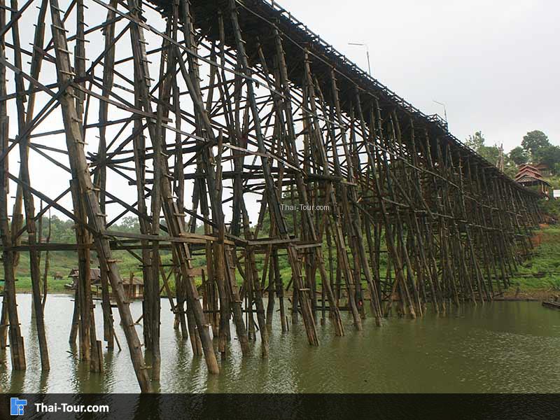 วิวใต้สะพาน