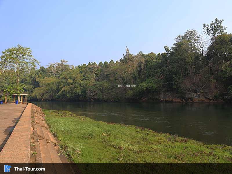 บรรยากาศริมน้ำ สวนเฉลิมพระเกียรติ ร 9 ทองผาภูมิ