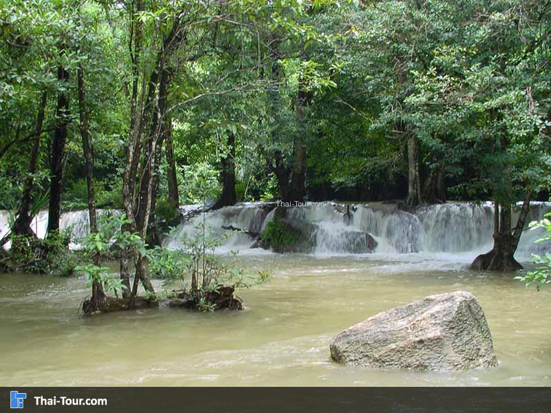 น้ำตกเกริงกระเวีย น้ำเยอะมากโดยเฉพาะหน้าฝน