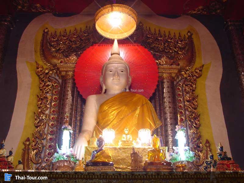 ด้านในวัดวังวิเวการาม กราบไหว้ขอพร