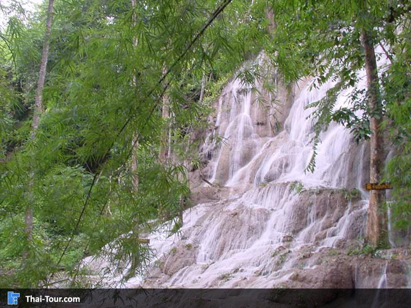 น้ำตกไทรโยคน้อย ช่วงหน้าฝนเป็นอะไรที่น่าไปมาก น้ำเยอะ ไหลแรง