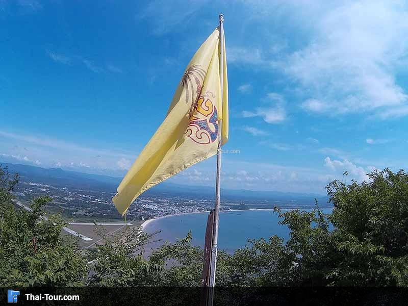 ด้านนี้จะมีต้นไม้บังเห็นไม่ค่อยชัด