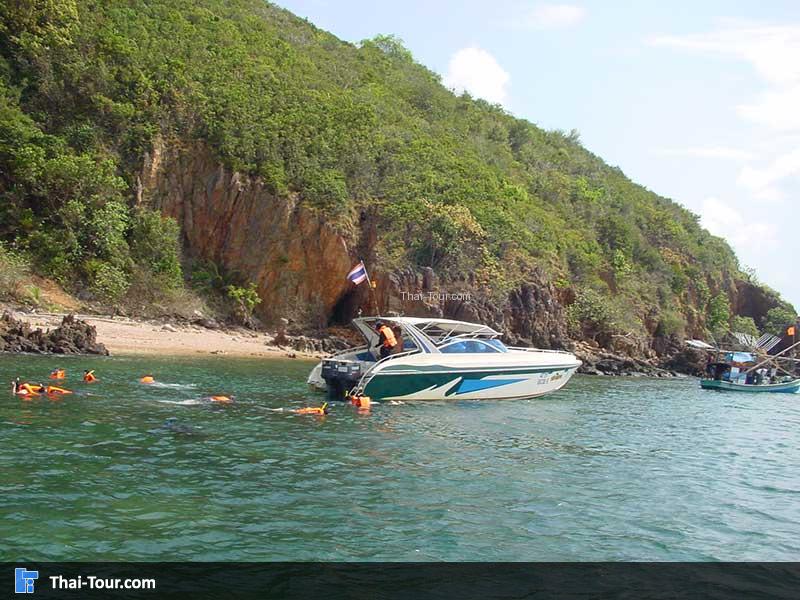 จุดจอดเรือสปีดโบ๊ทให้ลงดำน้ำ จะมีจุด