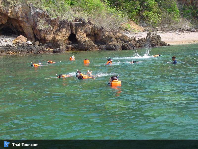 ดำน้ำเกาะทะลุ  เล่นน้ำ 