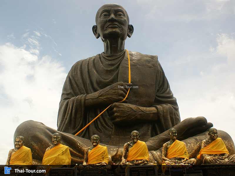 นมัสการหลวงพ่อโตองค์ใหญ่ กราบไหว้