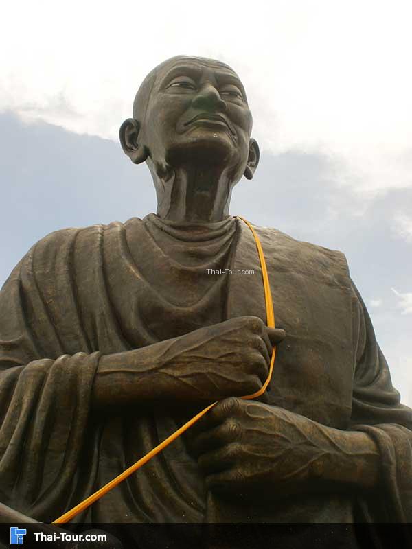 นมัสการหลวงพ่อโตองค์ใหญ่