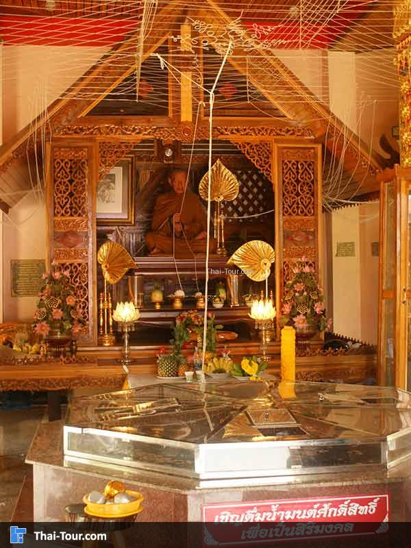 หลวงพ่อโตด้านใน