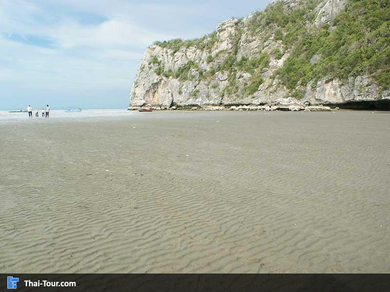 ชายหาดยาวเลย