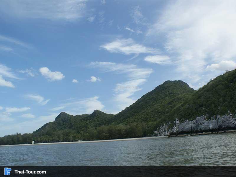 วิวทะเลสวยๆ หาดแหลมศาลา