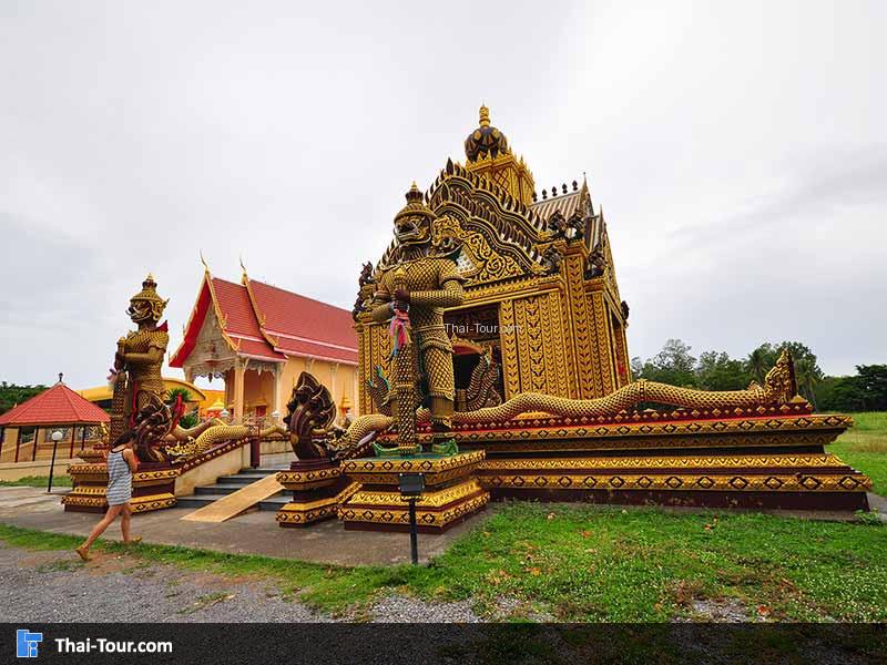 วัดเขากะโหลก ด้านหน้าของวัด สวยสดงดงามมาก