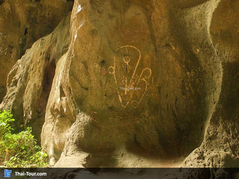 ถ้ำพระยานคร ภายในมีหิน