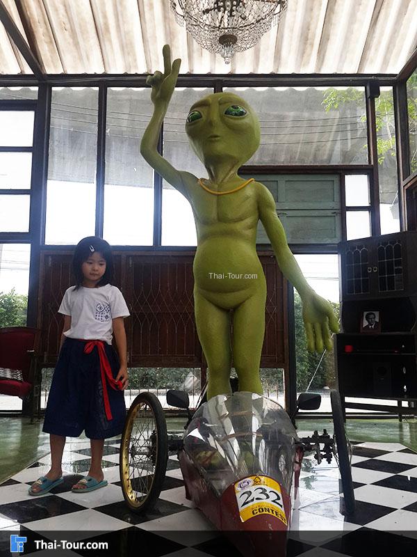 ด้านในมีร้านตัดผมสไตล์วินเทจ