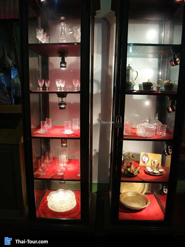 ของโบราญในตู้