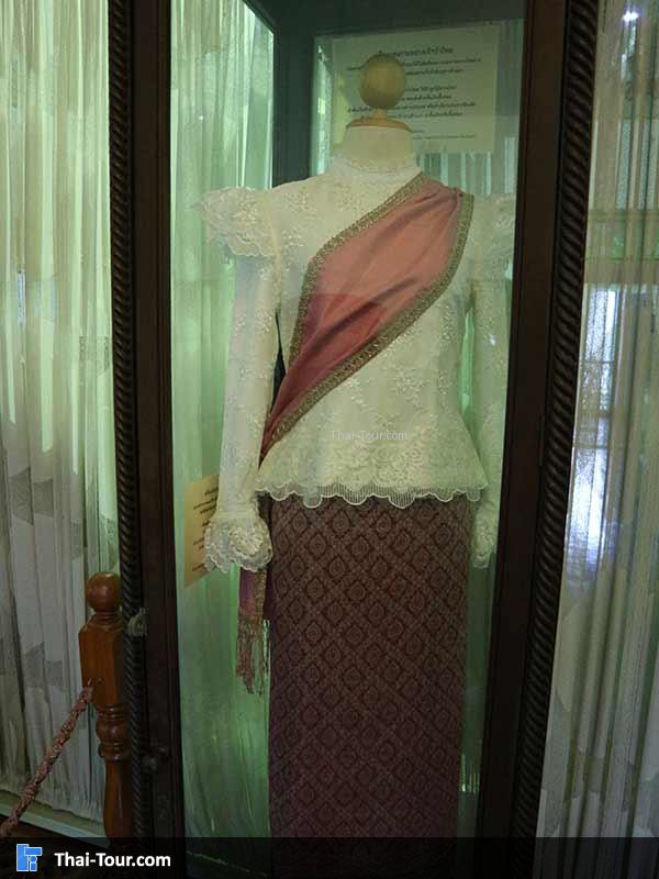 ชุดสมัยก่อน