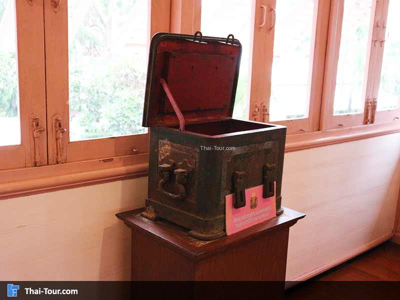 หีบโบราณ