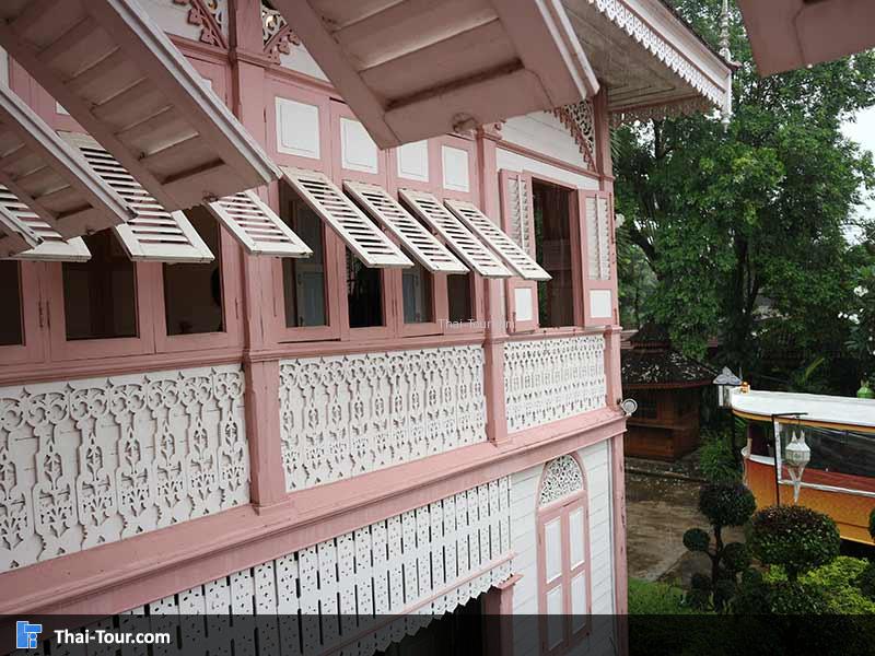 หน้าต่างด้านข้างของ  บ้านวงศ์บุรี