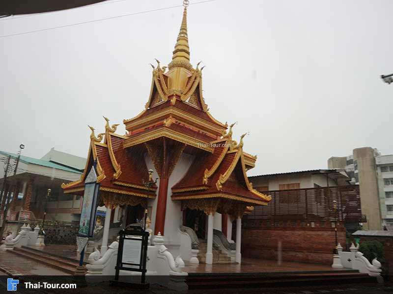 ประตูทางเข้า ศาลหลักเมือง