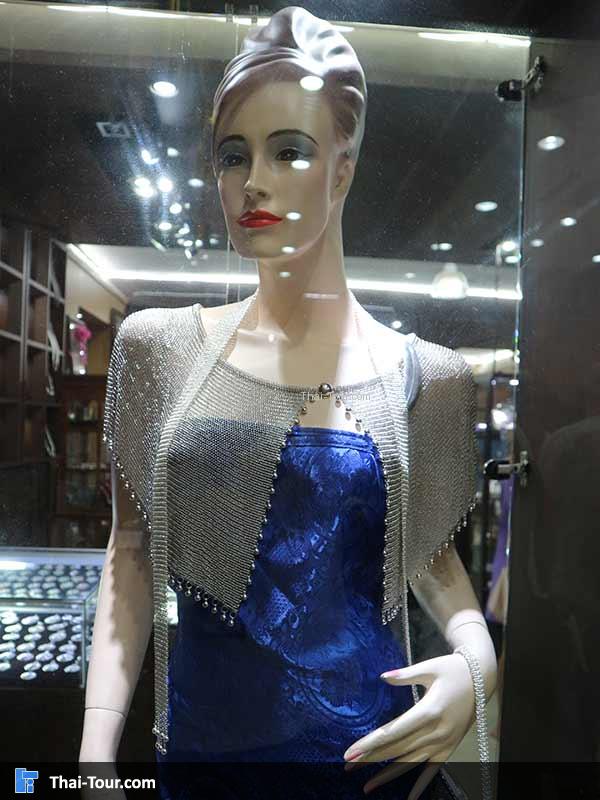 ชุดผ้าคลุมไหล่เก๋ๆ