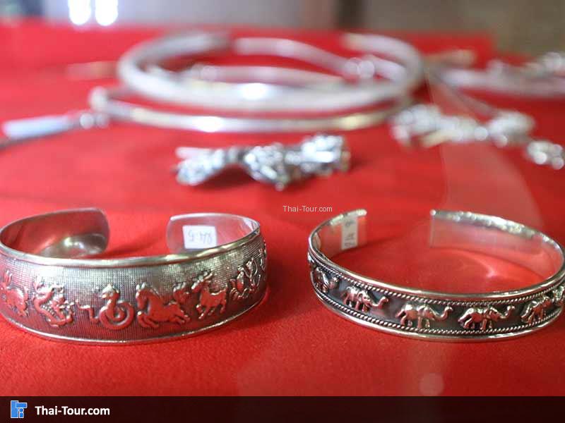 กำไลข้อมือ สวยๆ ลายเอกลักษณ์มาก