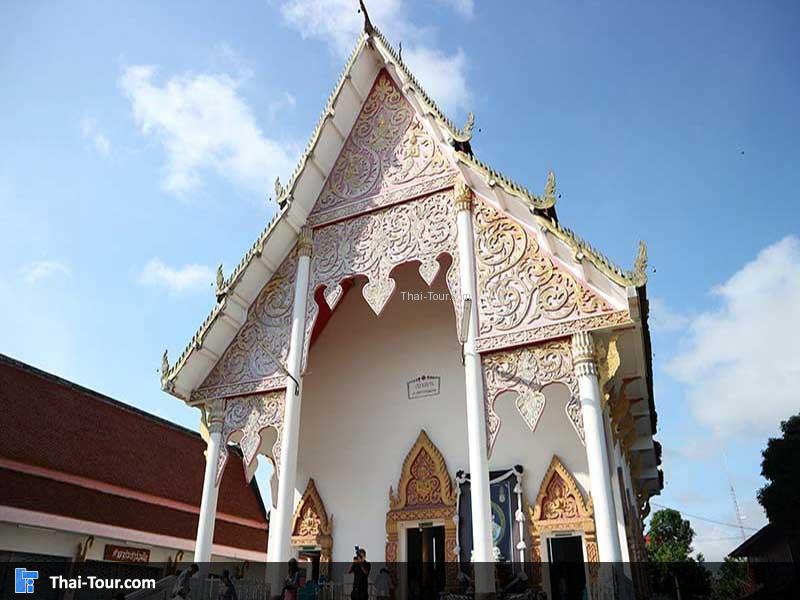 ด้านหน้าพระอุโบสถ
