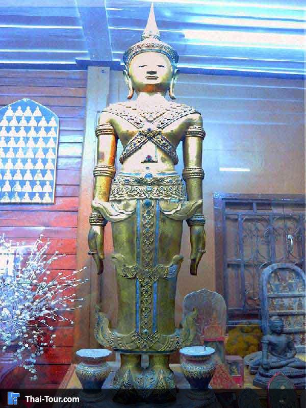 พระพุทธรูปไม้ทรงไทย 