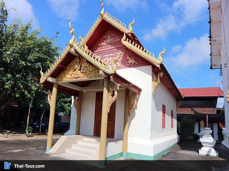 ด้านหน้าโบสถ์