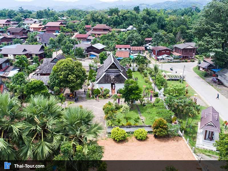 ด้านหลังวัดดอนมูล เป็นชุมชนเช้าบ้านดอนมูล