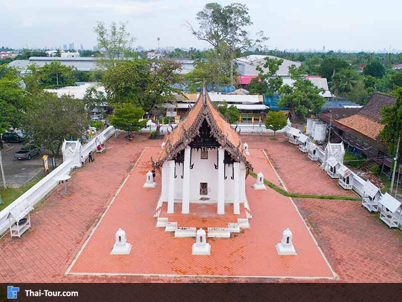 หลังพระอุโบสถ