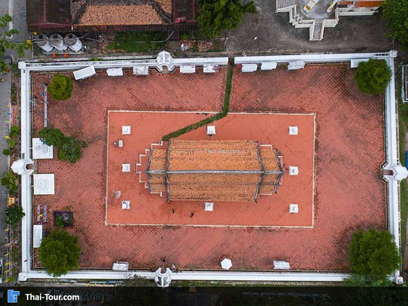 มุมสูงตรง พระอุโบสถมหาอุต