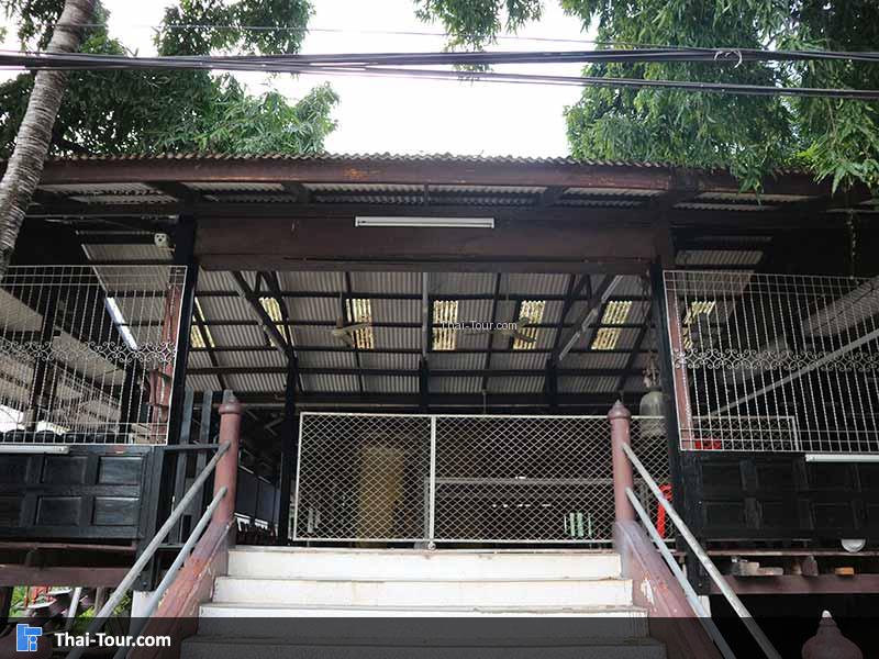 ศาลาไม้ทรงไทย ยังใช้งานอยู่