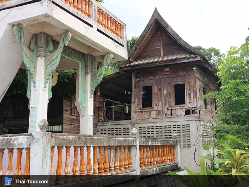 กุฏิไม้เก่าแก่