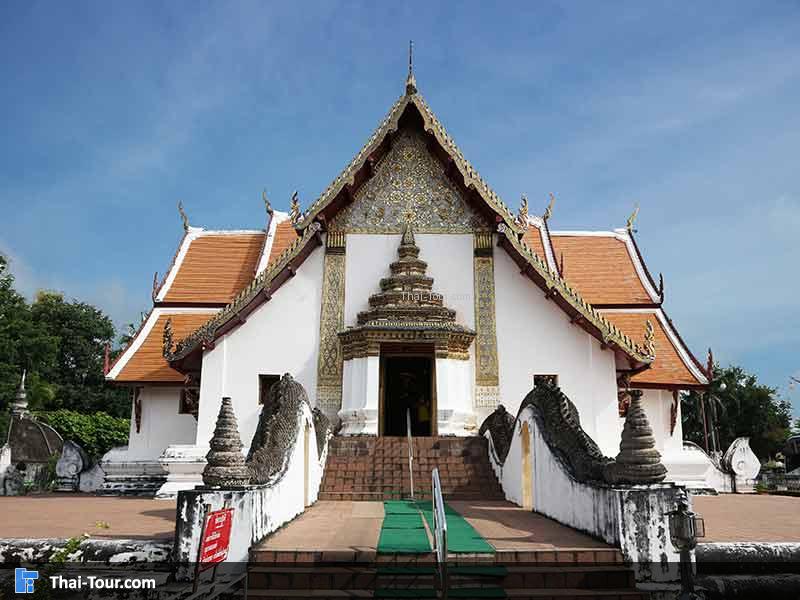 ด้านหน้าวัดภูมินทร์