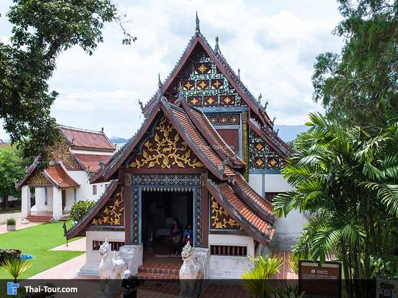 ด้านหน้าวัดหนองบัว