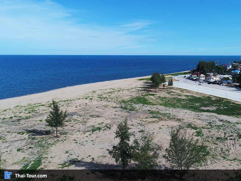 มองเห็นหาดทรายที่ขาวละเอียด