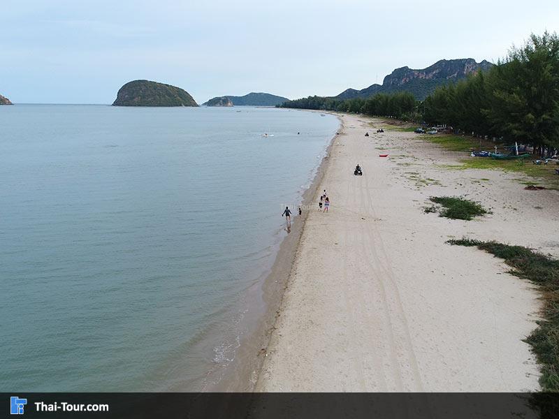หาดทรายยาวเป็นวงรี