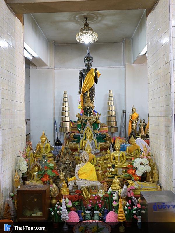 พระประธานในพระอุโบสถ