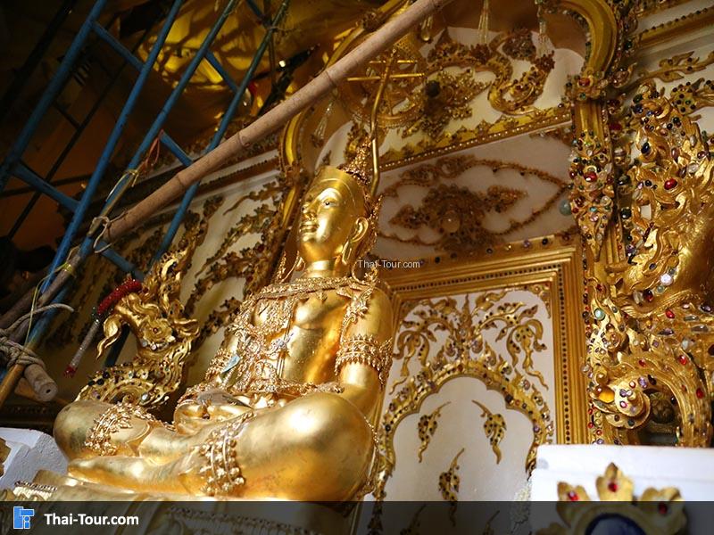 พระพุทธรูปในองค์พระธาตุ