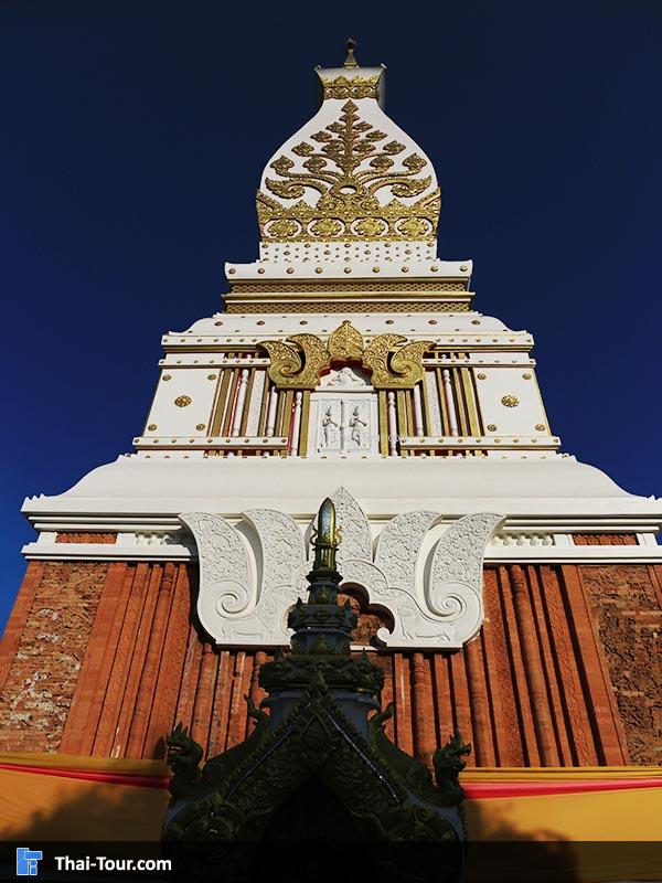 รูปลักษณะพระธาตุเป็นรูปสี่เหลี่ยมก่อด้วยอิฐ มีลวดลายสลักลงบนแผ่นอิฐ