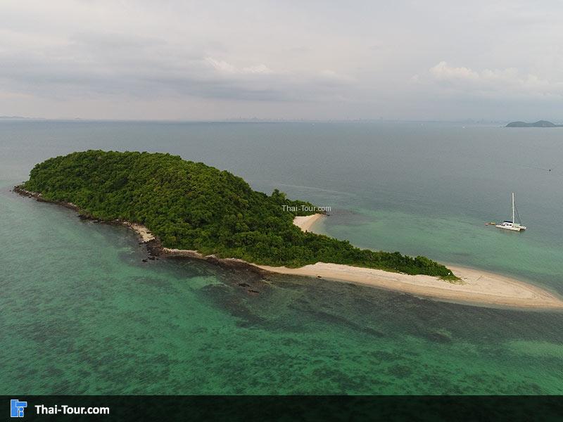 วิวมุมสูง ด้านบน มองเห็นเกาะสวยๆ
