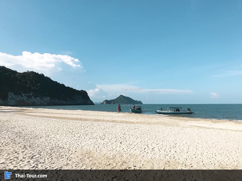 วิวชายหาดเป็นจุดขึ้นเรือ