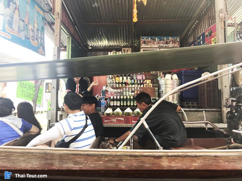 บรรยากาศผู้คนครึกครื้้น