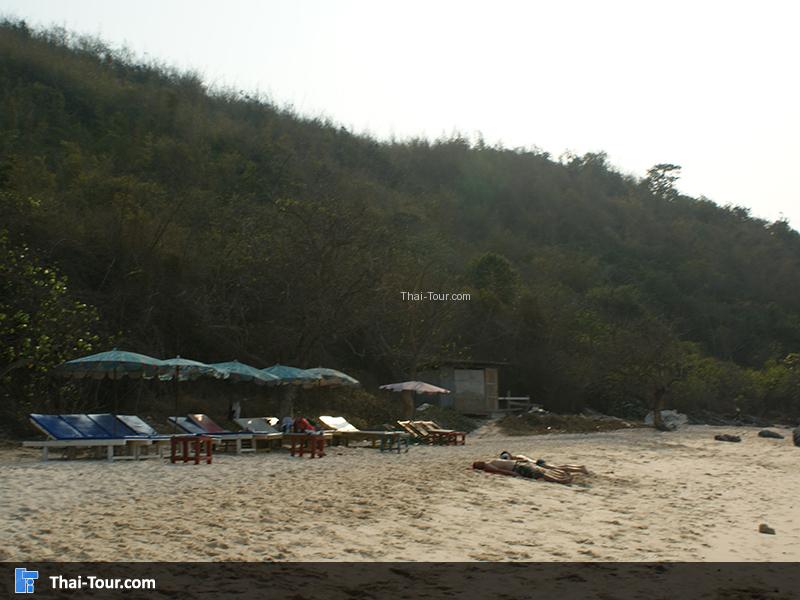 บรรยากาศบนชายหาดตายาย