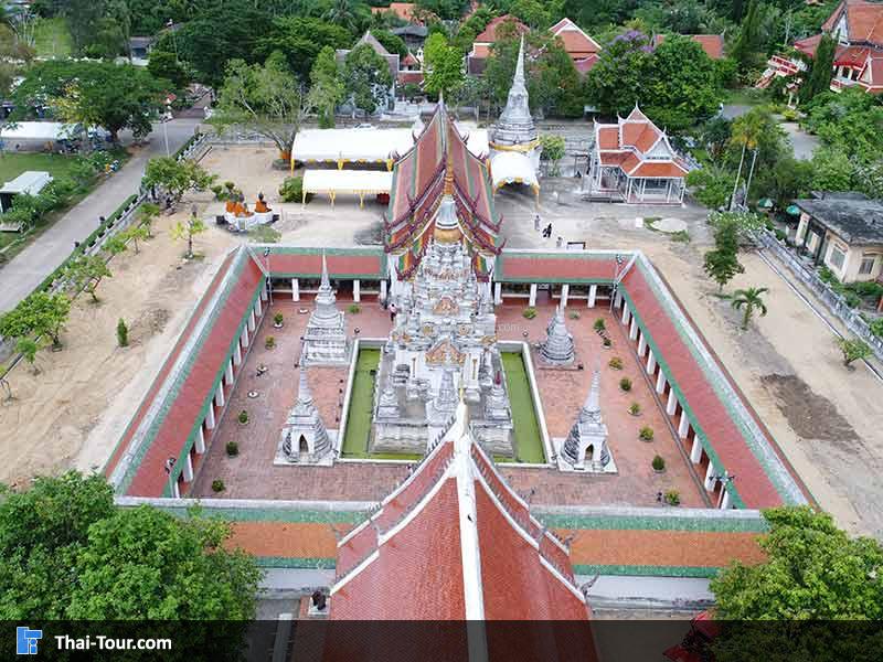 ด้านหน้าของ วัดพระบรมธาตุไชยาราชวรวืหาร
