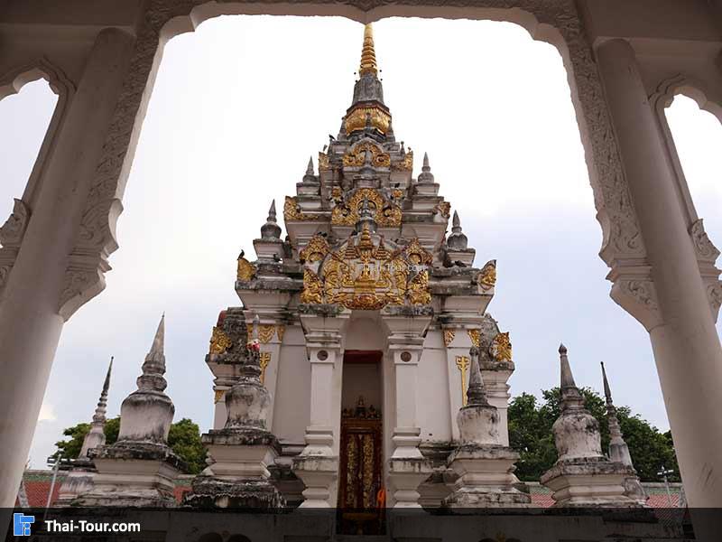ด้านหน้าของ วัดพระบรมธาตุไชยาราชวรวืหาร