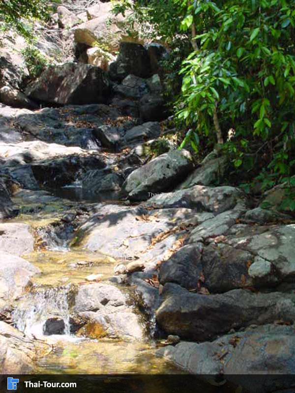 น้ำตกช่วงนี้ฝนไม่ค่อยตกเลยน้ำน้อย